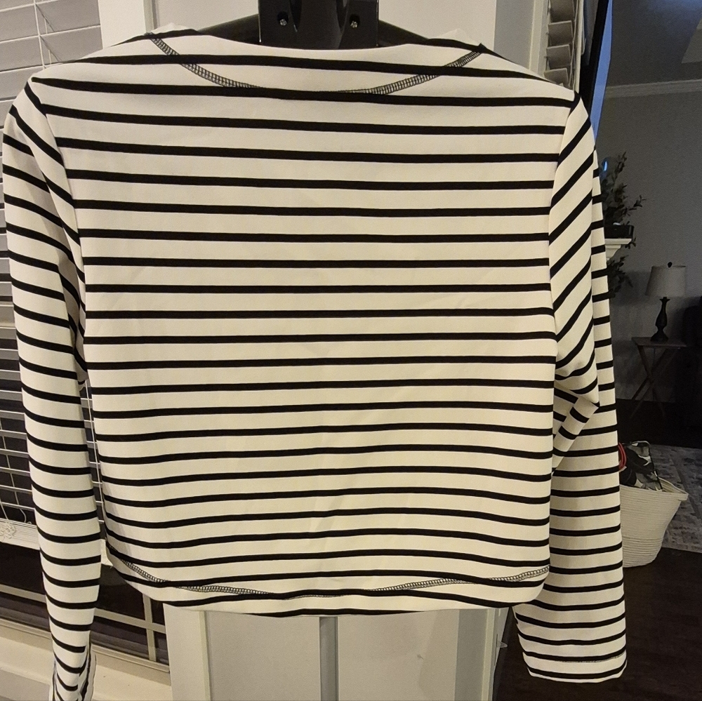Zara Black and White Striped Cropped Long Sleeve Top With Buttons On Left Top - Picture 4 of 5
